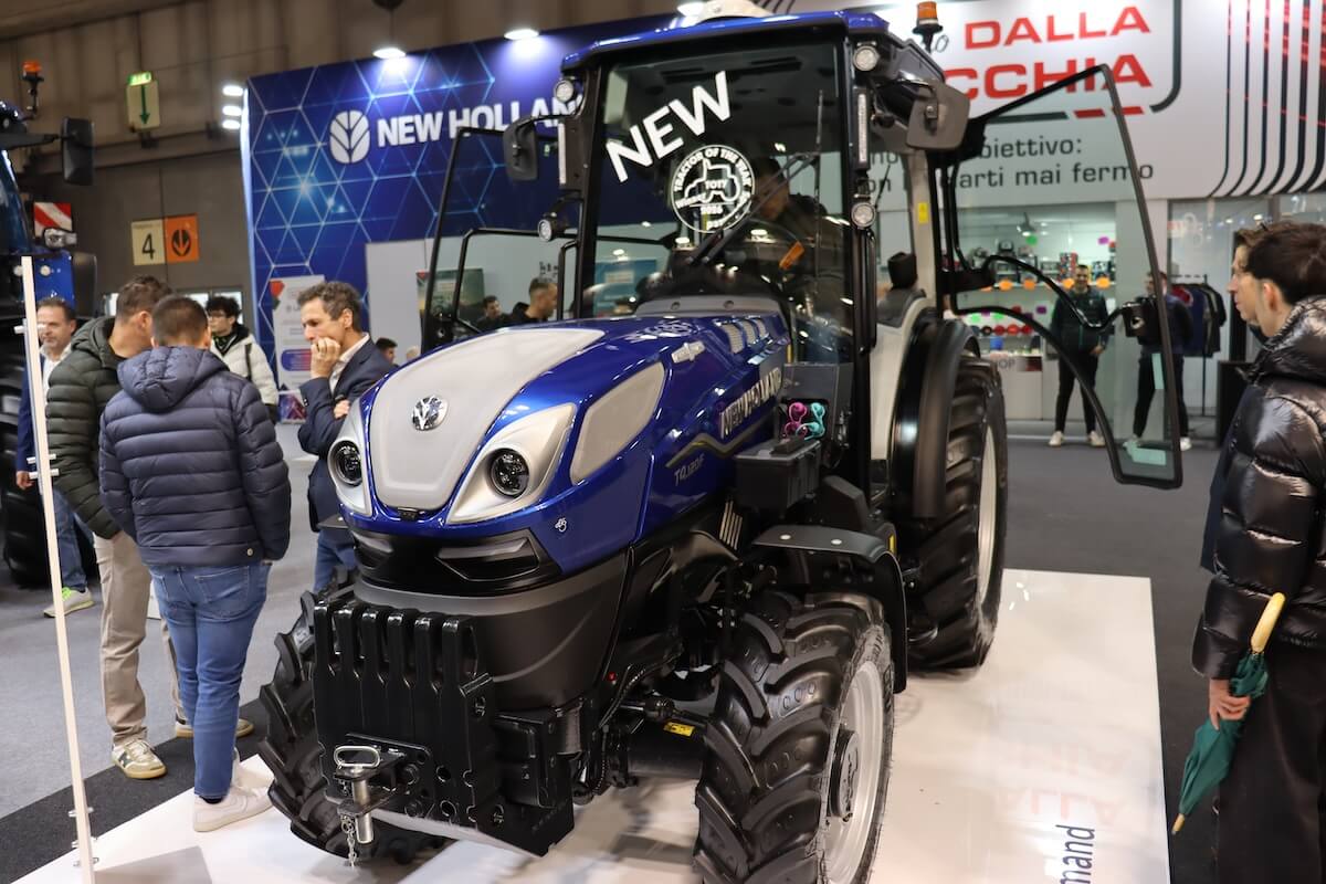 Specializzato New Holland T4.120F Auto Command, dotato di trasmissione CVT